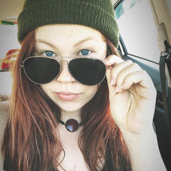 Meet your Posher, Lynn - Picture 1 of 1